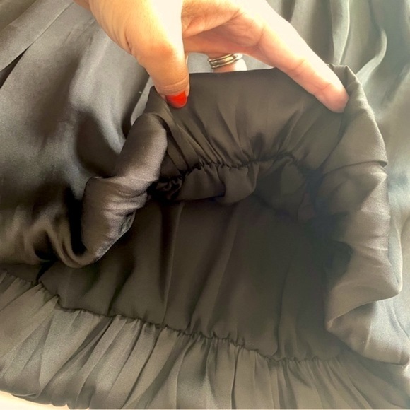 Astr the Label Black BUBBLE HEM SHORT SLEEVE TOP V Neck Contemporary Size Small - Picture 5 of 9